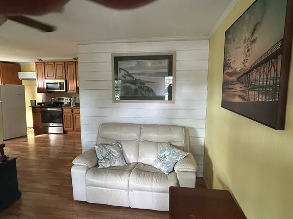4516 Seaview St, North Myrtle Beach, SC 29582