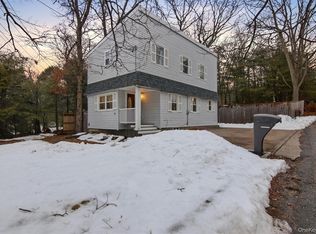 2 Lakeland Place, Farmingville, NY 11738