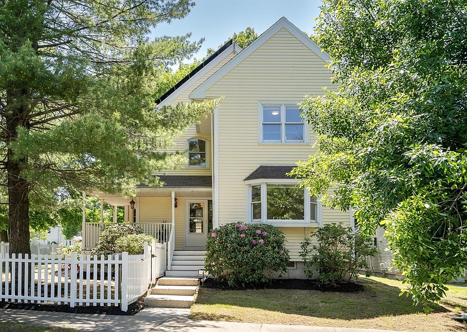 1st image of 4 Rebecca Rd