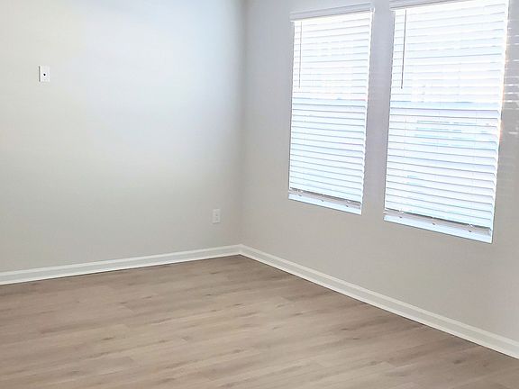 4th image of 1054 Astoria Dr