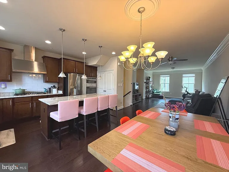 104 Vanguard Ln — Photo 6
