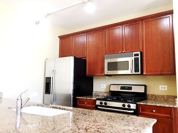 4th image of 330 W Grand Ave #3300903