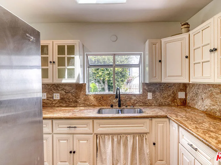 2127 Malcolm Ave — Photo 17