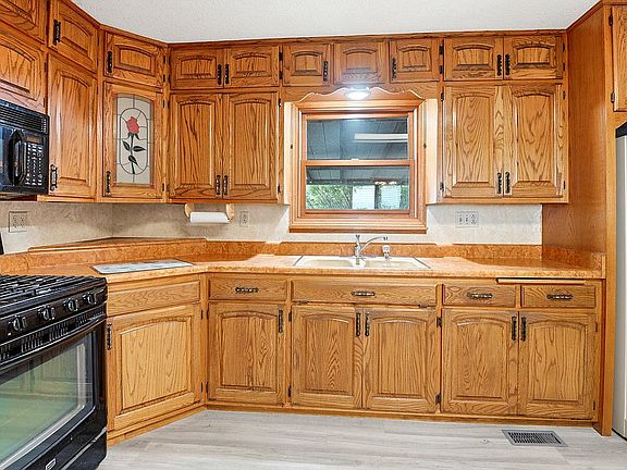 4th image of 9636 NW 31st St