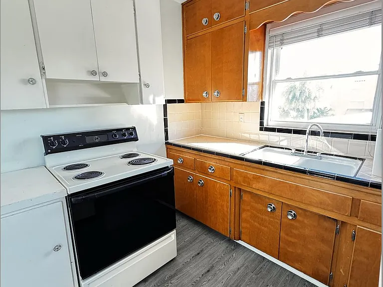 742 22nd Ave N #1/2 — Photo 8
