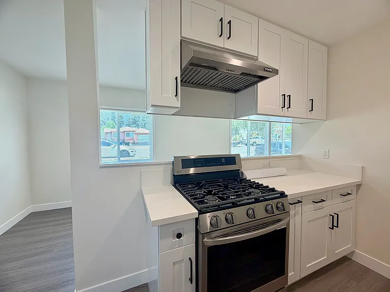 410 E Cherry Ave — Photo 4