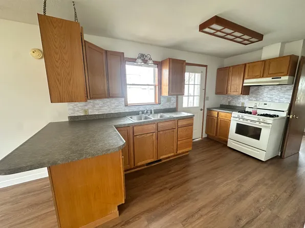 226 E High St, Hastings, MI 49058