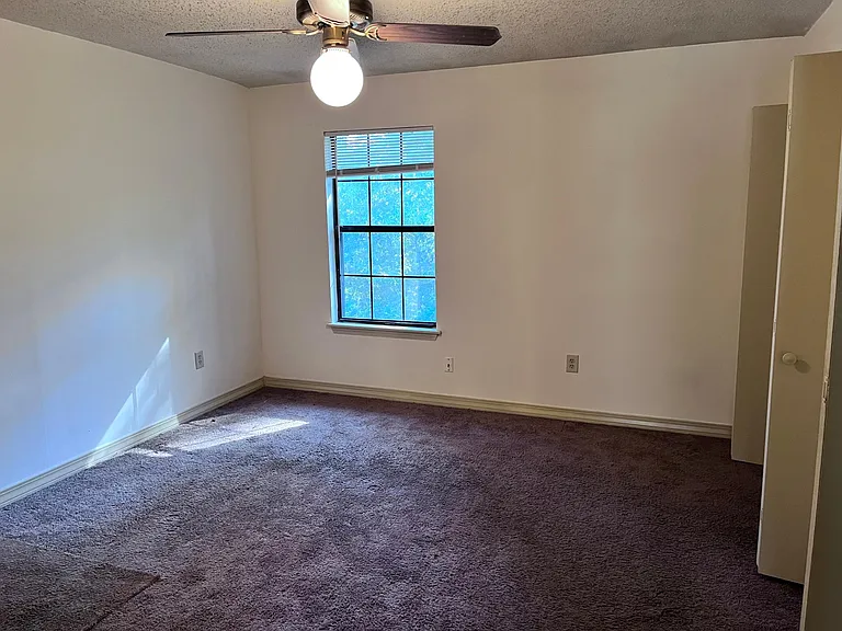 3043 Autumn Pl S #D — Photo 10