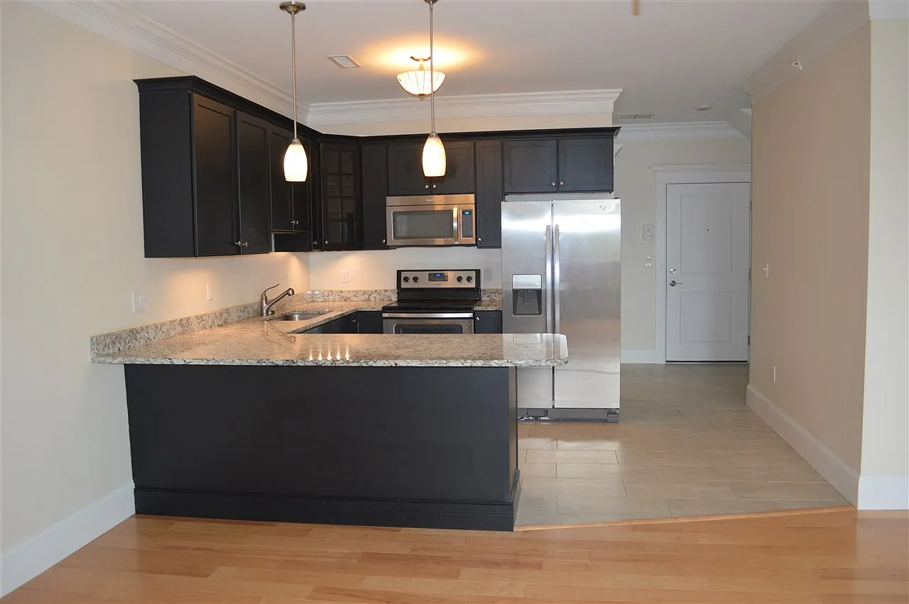 1 bed, 700 sqft, $1,995 — Photo 2