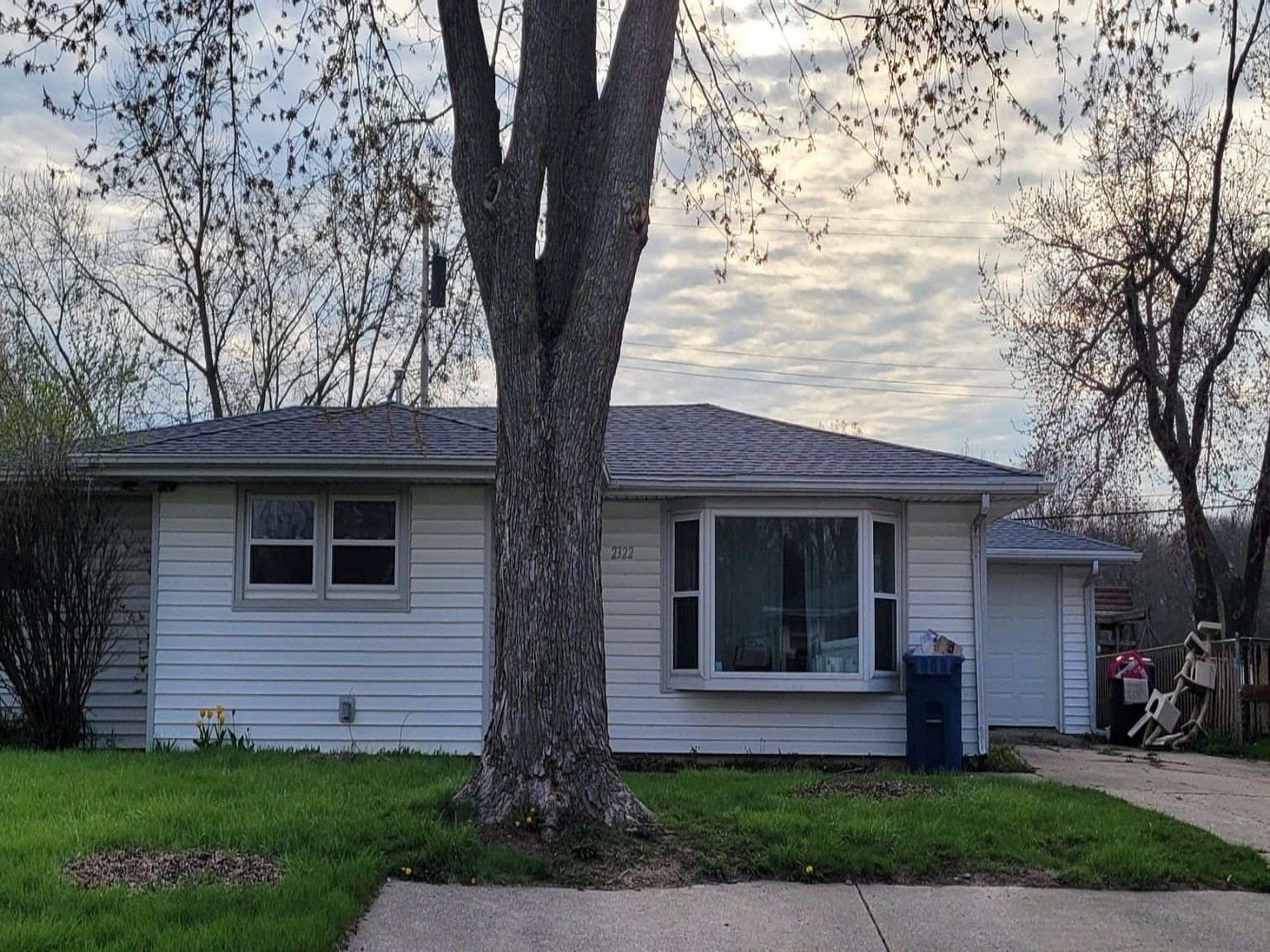 2322 8th St, Silvis, IL 61282 Zillow