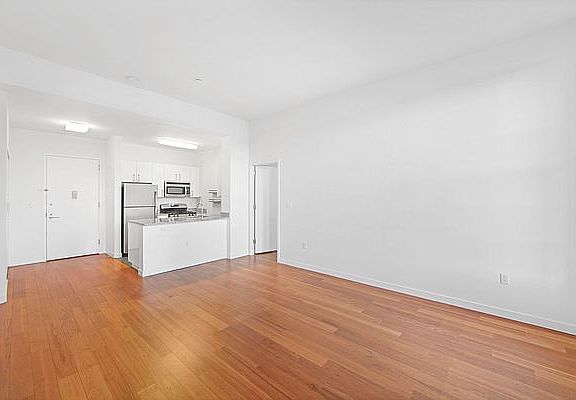 4th image of 184 Kent Ave APT A-303