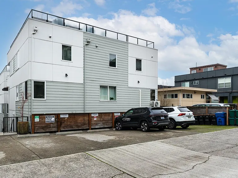 2218C Franklin Ave E #C — Photo 3