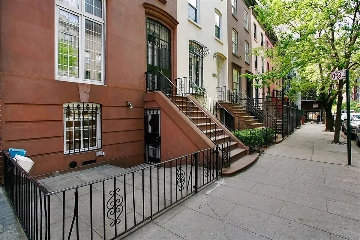 220 East 30th Street — Photo 1