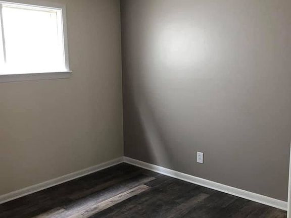 4th image of 97 1/2 Railroad Ave