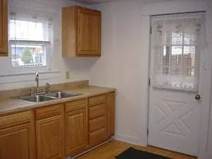 558 Neale Ave SW — Photo 2