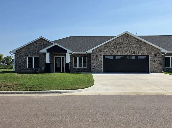 961 Thomas Dr, Centerville, SD 57014