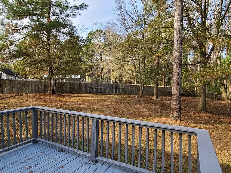 198 Berwick Dr — Photo 3