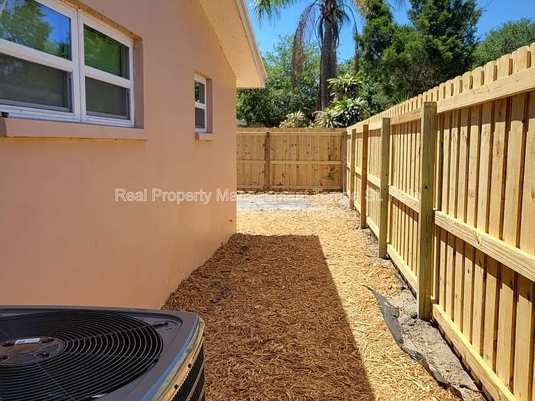 611 Lyndhurst St — Photo 26
