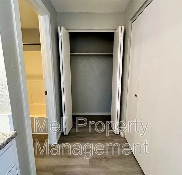 526 Holly Ln — Photo 11
