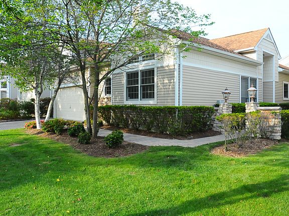 2nd image of 21 Carriage Ln
