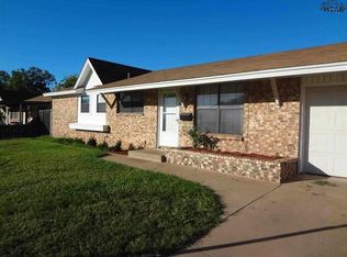 1316 Emma Dr, Iowa Park, TX 76367