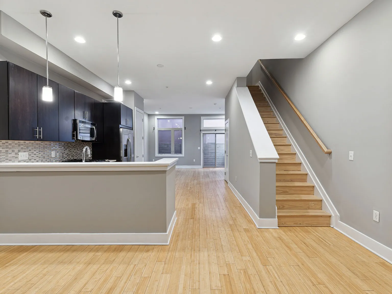3 bed, 3.5 bath, 2100 sqft, $3,695 — Photo 3