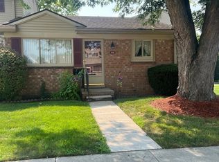 9746 Pine St, Taylor, MI 48180