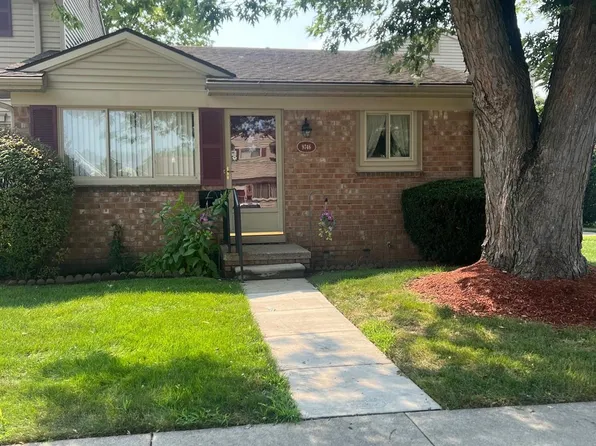 9746 Pine St, Taylor, MI 48180