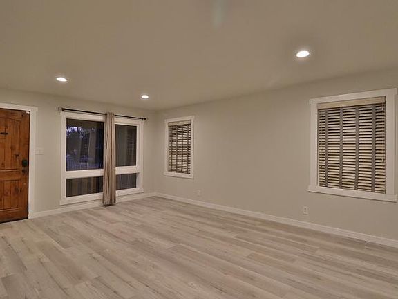 3rd image of 140 Ferrari Ave