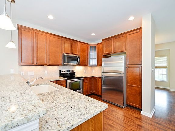 4th image of 1355 Middlebury Dr #47
