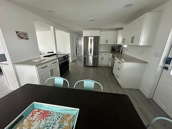 4th image of 882 Hawthorn Cir