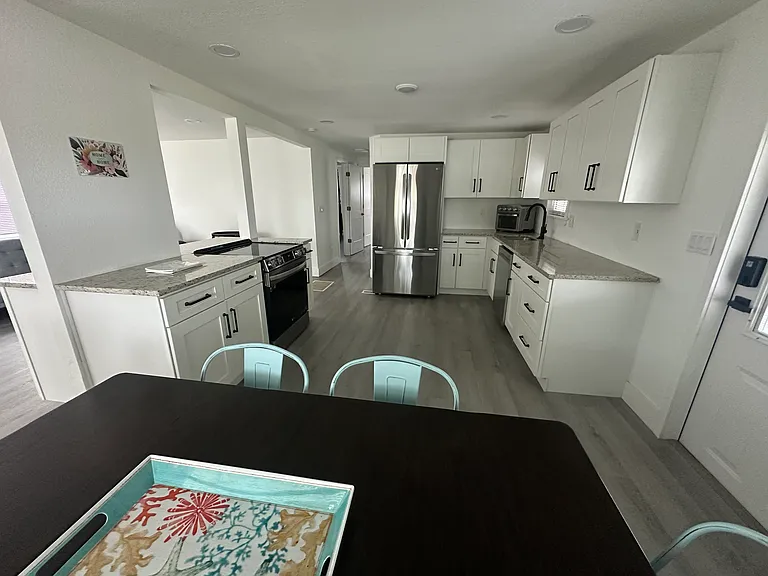 882 Hawthorn Cir — Photo 4
