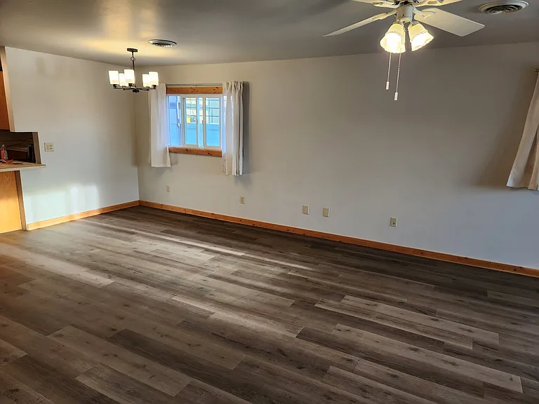 139 McNamara Ave — Photo 2