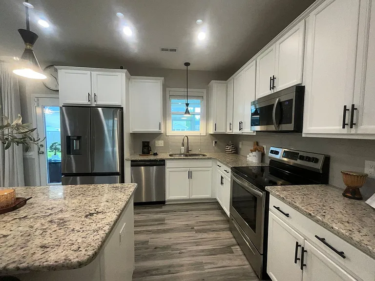 134 Chatfield Dr — Photo 4