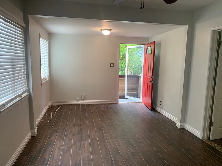 4231 Alcove Ave — Photo 2