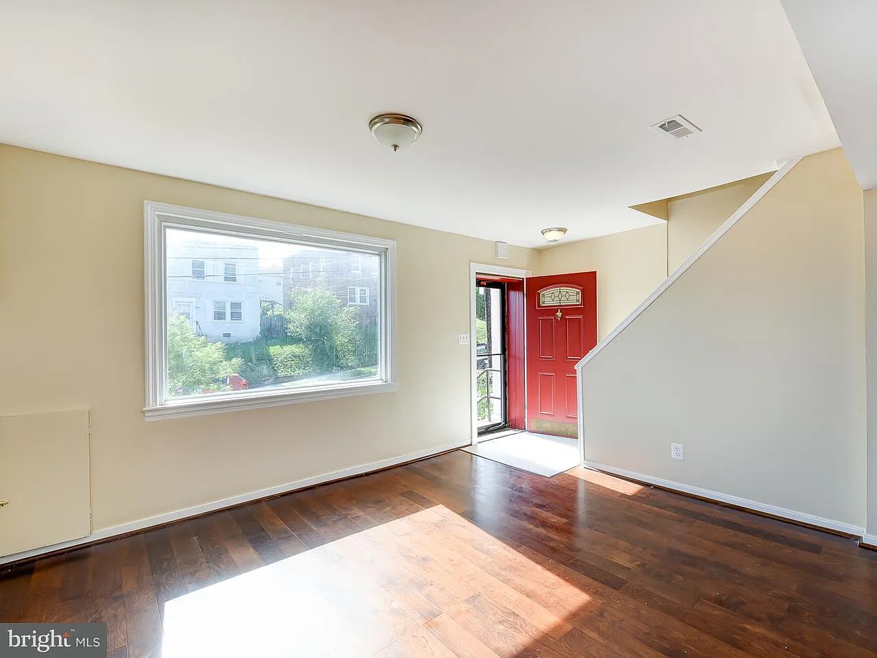 47th St NE, Washington — Photo 1