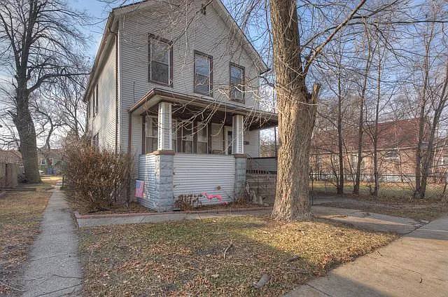 425 Garfield Ave photo 1