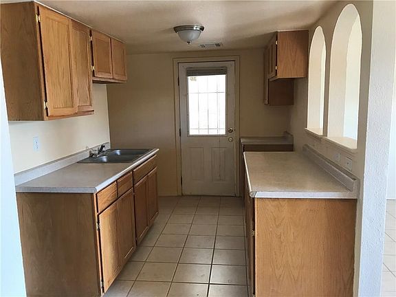 3rd image of 3529 Oasis Dr