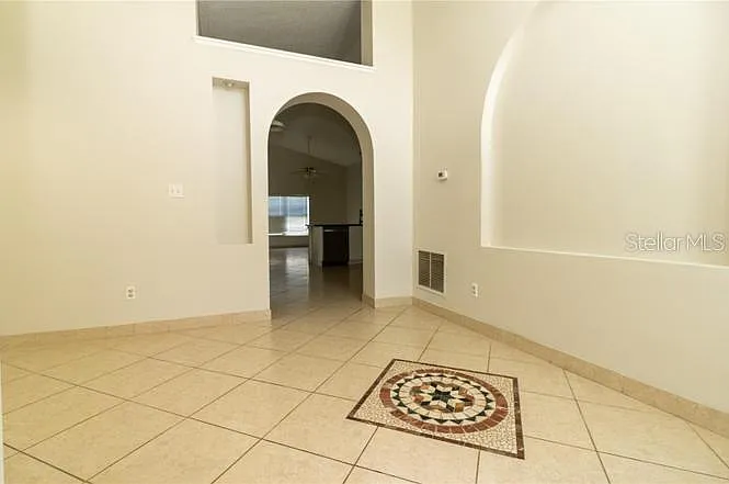 3 bed, 2.0 bath, 1642 sqft, $2,300 — Photo 2