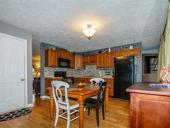 3rd image of 172 Rogers Dr
