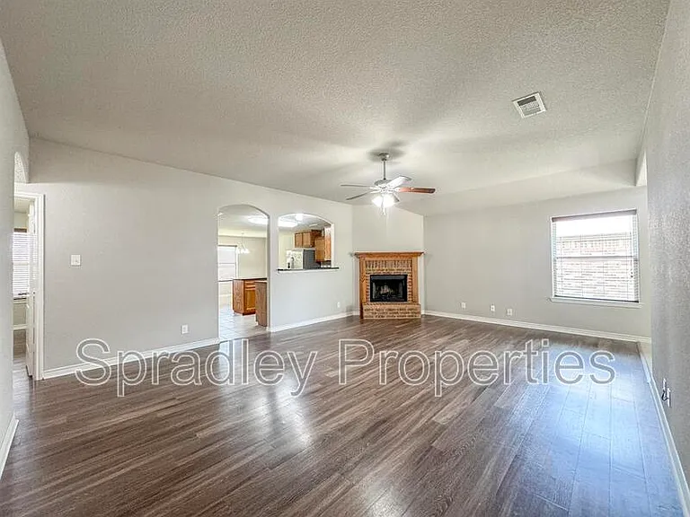 413 Bashaw Loop — Photo 4