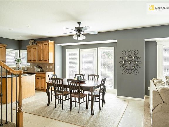 Large Kitchen w/Island, Granite, Door to Patio & More!