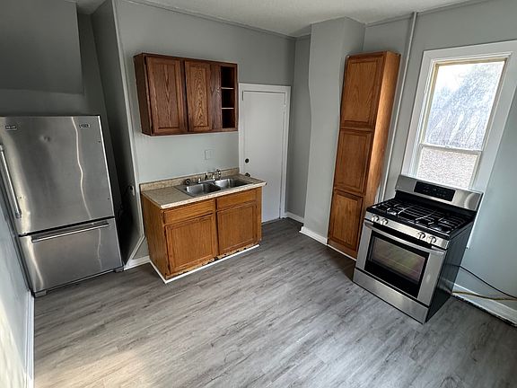4th image of 682 Magnolia Ave E #1