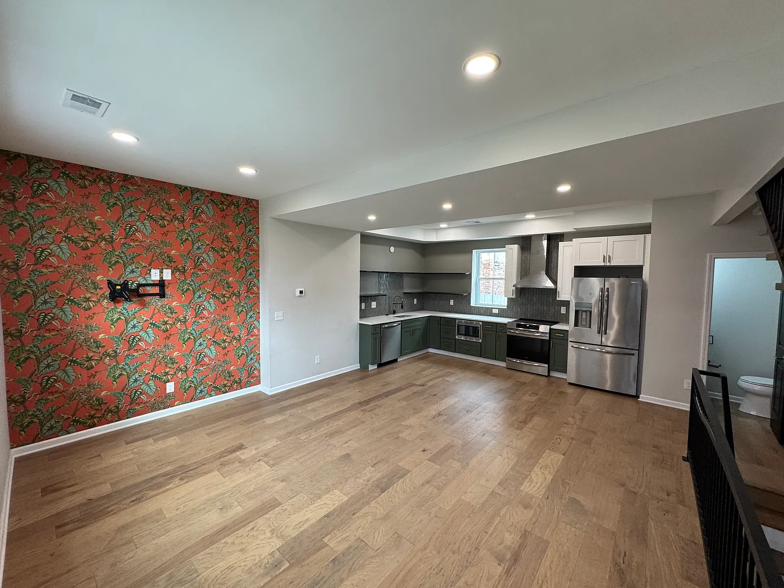 3 bed, 2.5 bath, 1725 sqft, $2,500 — Photo 4