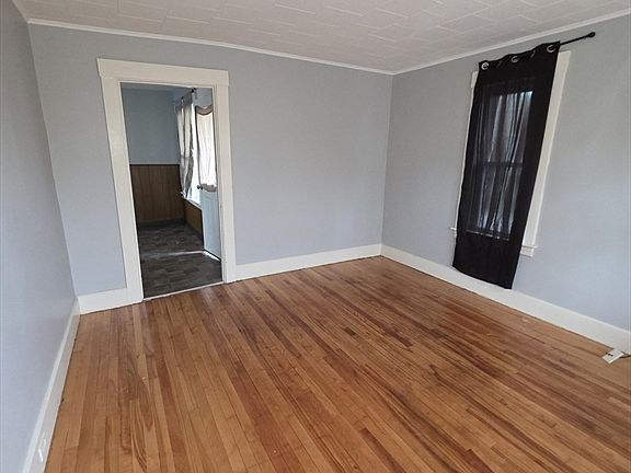 5th image of 205 Woodland St