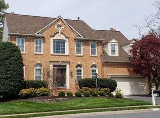 13068 Monterey Estates Dr, Herndon, VA 20171