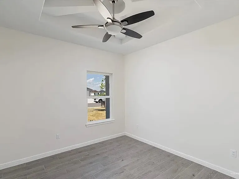 1424 W Franklin Ave — Photo 5