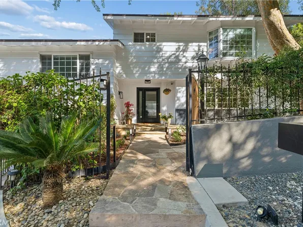 4590 Ensenada Dr, Woodland Hills, CA 91364