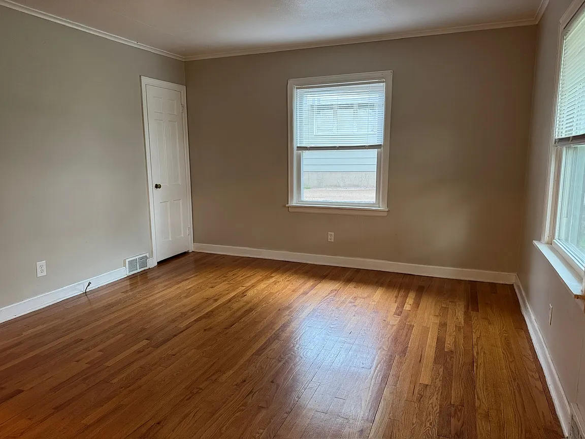 3318 Carolina Avenue - 1 — Photo 2