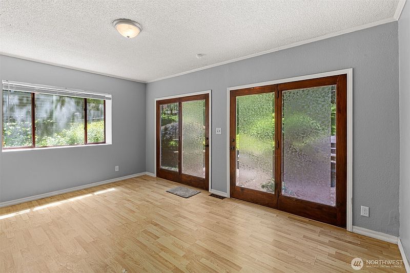 4th image of 9059 Carkeek Drive S